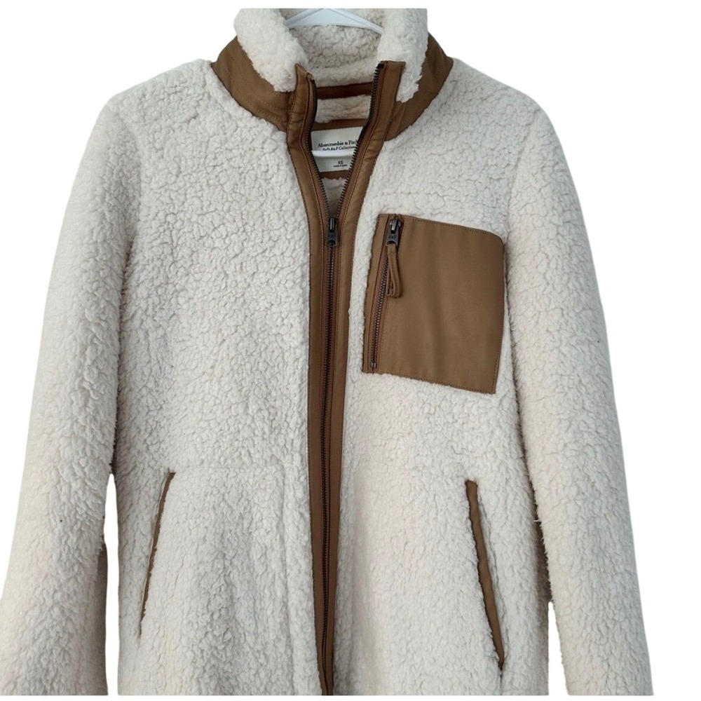 Abercrombie & Fitch Soft AF Collection Sherpa Fleece Jacket Cream Tan Large